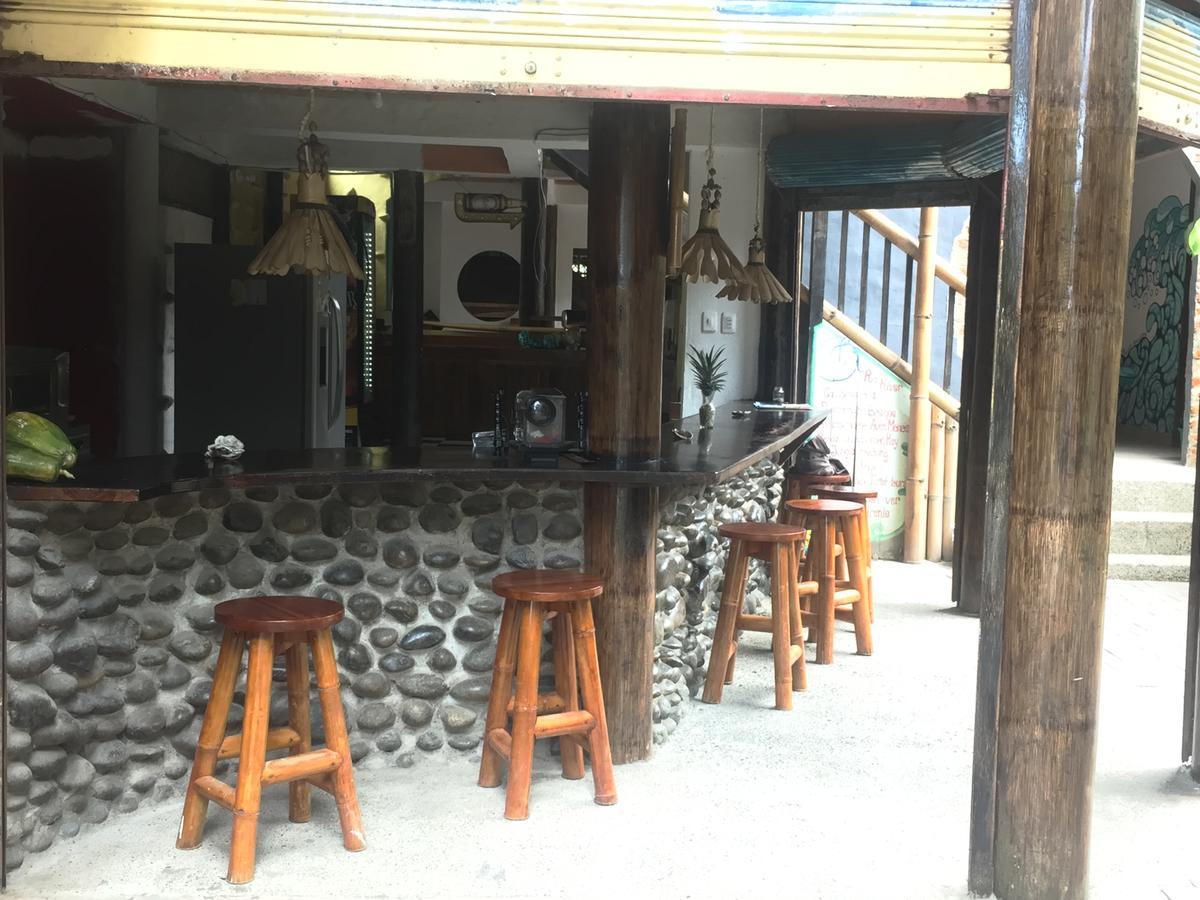 مومبيش La Facha Hostal Restaurant Surf المظهر الخارجي الصورة