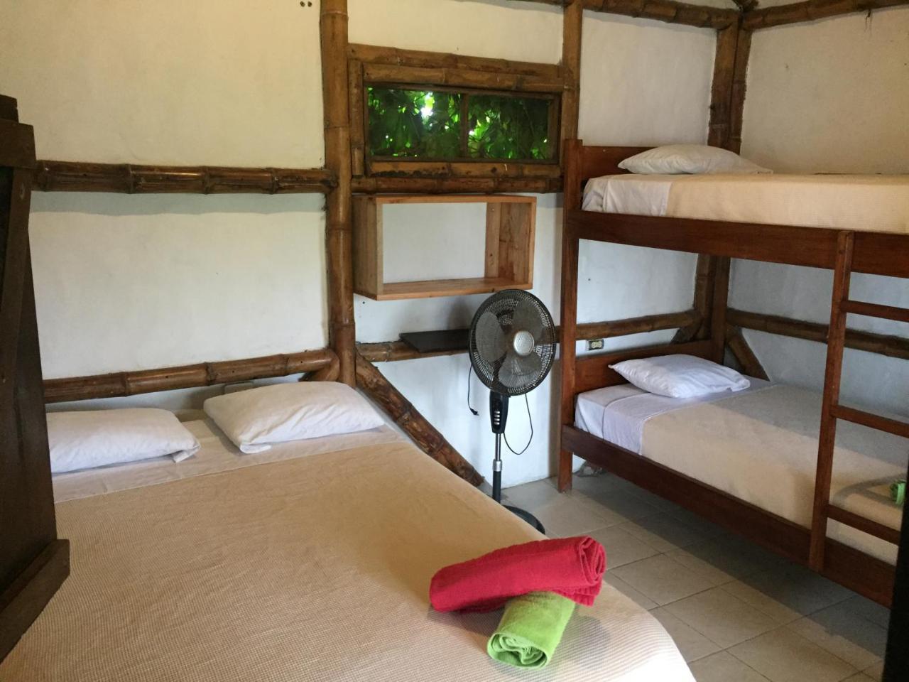 La Facha Hostal Restaurant Surf مومبيش المظهر الخارجي الصورة