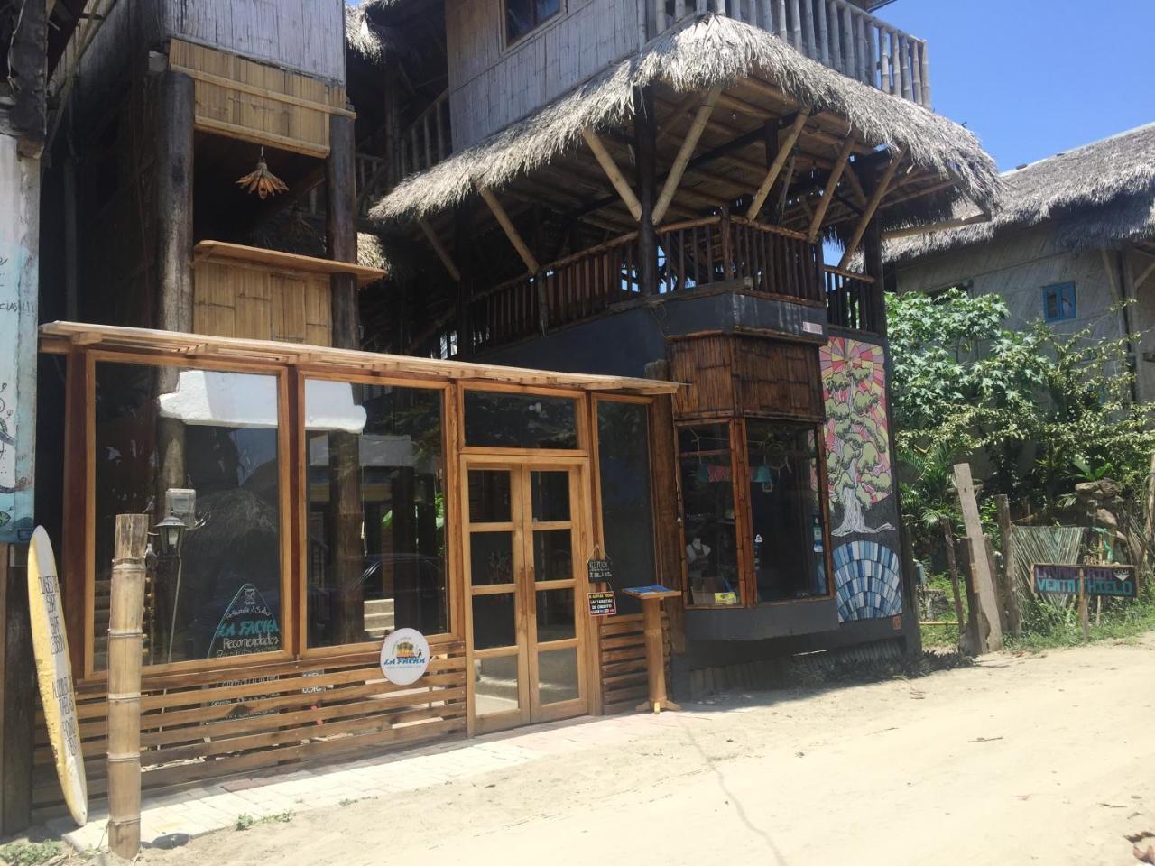 مومبيش La Facha Hostal Restaurant Surf المظهر الخارجي الصورة