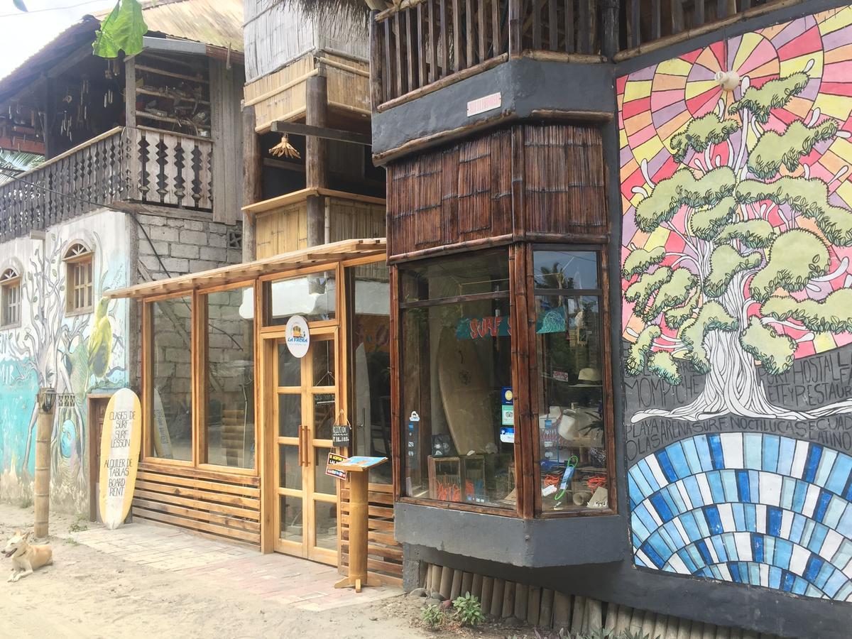 مومبيش La Facha Hostal Restaurant Surf المظهر الخارجي الصورة