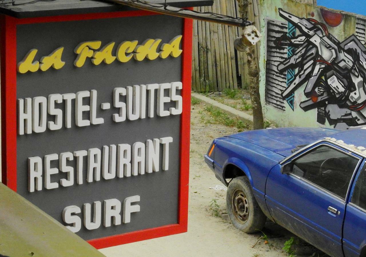 مومبيش La Facha Hostal Restaurant Surf المظهر الخارجي الصورة